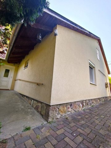Eladó ikerház, Szegeden 64.5 M Ft, 2 szobás