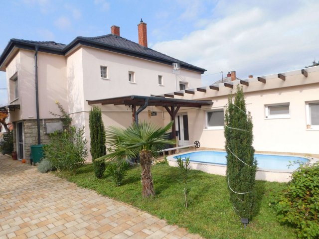 Eladó családi ház, Hévízen 160 M Ft, 4 szobás