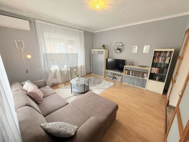 Eladó családi ház, Szegeden 88 M Ft, 3 szobás