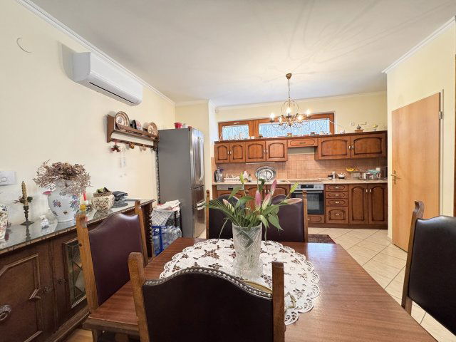 Eladó téglalakás, Pécsett, Radnics utcában 94.9 M Ft, 3 szobás