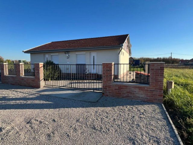 Eladó nyaraló, Buzsákon 72.9 M Ft, 2+2 szobás