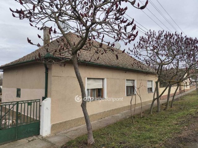 Eladó családi ház, Villányban 32 M Ft, 7 szobás