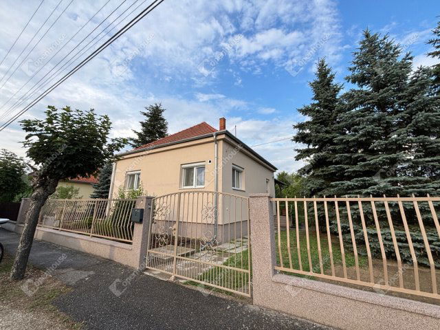 Eladó családi ház, Győrött 112 M Ft, 4 szobás