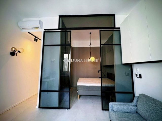 Eladó téglalakás, Budapesten, V. kerületben 128 M Ft, 1 szobás