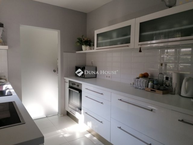 Eladó családi ház, Pécsett 94.99 M Ft, 4 szobás