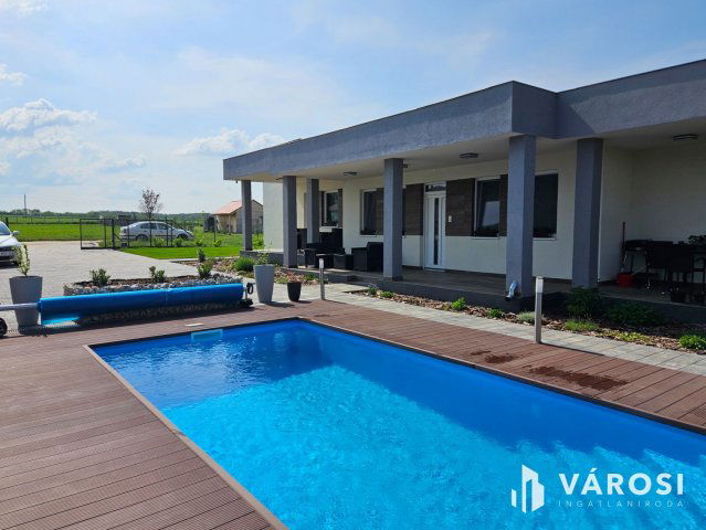 Eladó családi ház, Ságváron 139 M Ft, 8 szobás