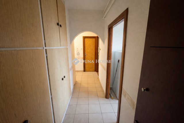 Eladó panellakás, Gödöllőn 61.5 M Ft, 2 szobás