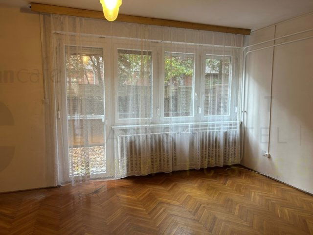 Eladó téglalakás, Szegeden, Közép fasoron 57.5 M Ft, 2 szobás