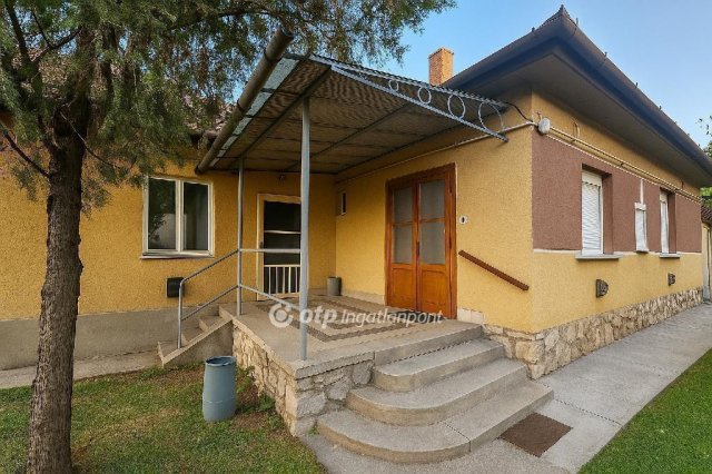 Eladó családi ház, Monoron 59.9 M Ft, 3 szobás