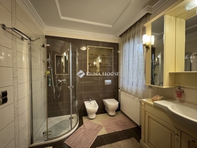 Eladó családi ház, Kecskeméten 450 M Ft, 4 szobás