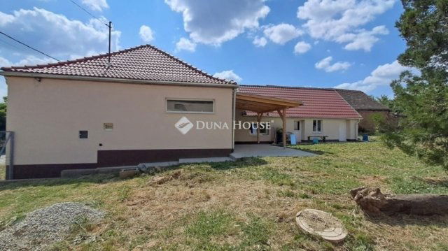 Eladó családi ház, Bakonyán 38.5 M Ft, 2 szobás