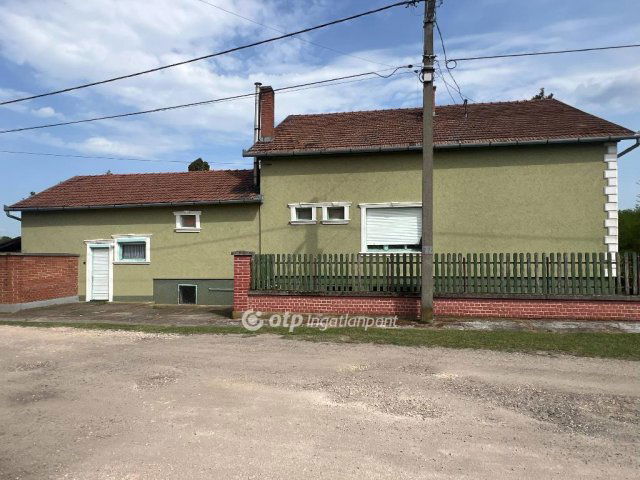 Eladó családi ház, Tápiószelén 49.9 M Ft, 3+2 szobás