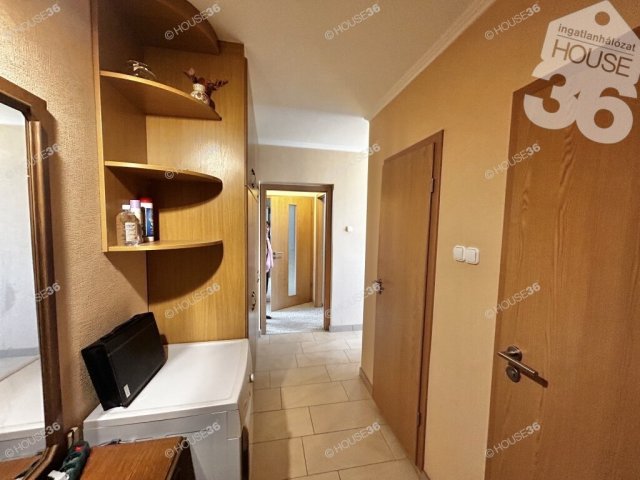 Eladó panellakás, Kecskeméten 66.5 M Ft, 3 szobás