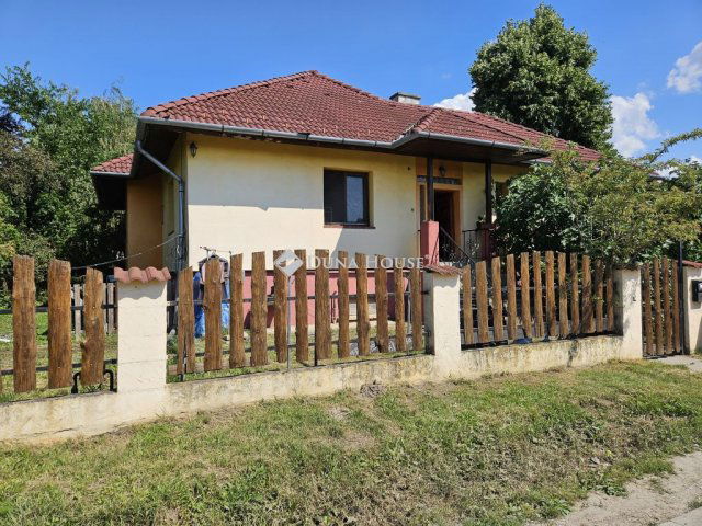 Eladó családi ház, Gödön 120 M Ft, 5 szobás