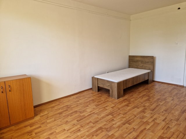 Kiadó panellakás, albérlet, Tiszaújvárosban, József Attila úton