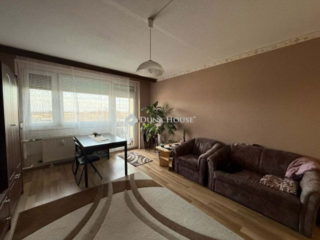 Eladó panellakás, Kiskunhalason 26.9 M Ft, 2 szobás