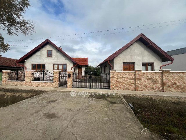 Eladó családi ház, Komádiban 68.9 M Ft, 3 szobás