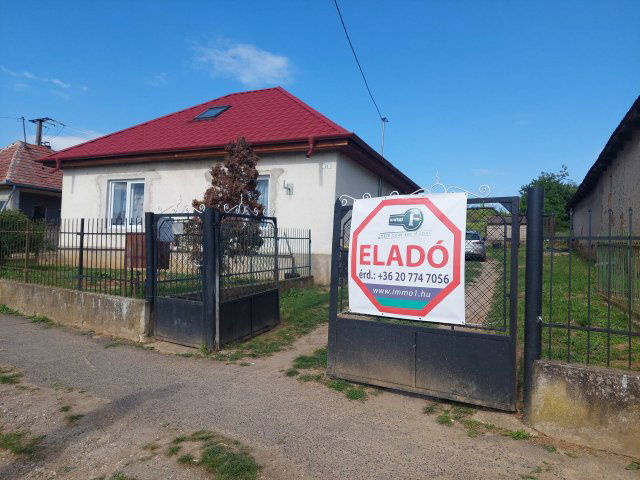 Eladó családi ház, Szalaszenden 16.5 M Ft, 2 szobás