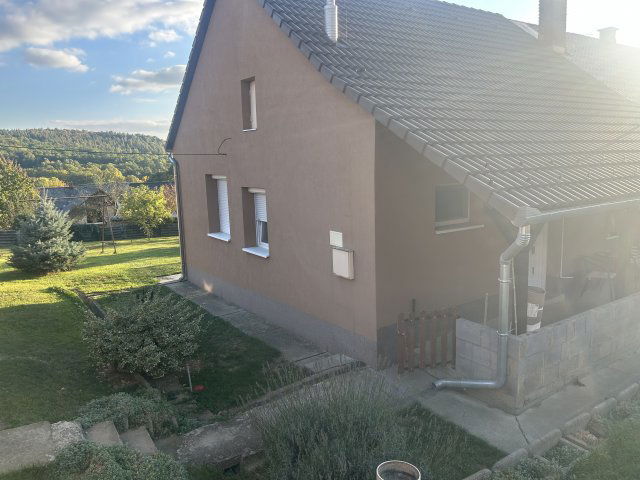 Eladó ikerház, Komlón 39.5 M Ft, 2+1 szobás