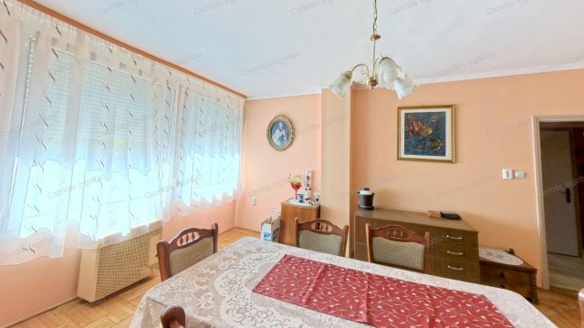 Eladó téglalakás, Veszprémben, Ady Endre utcában 80 M Ft