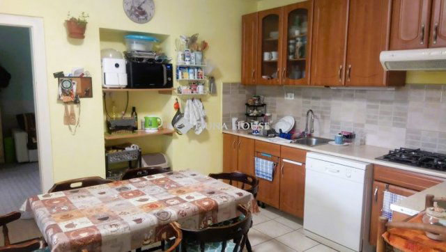 Eladó családi ház, Bajnán 21.9 M Ft, 3 szobás