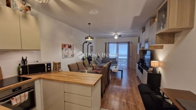 Eladó téglalakás, Budapesten, XV. kerületben 82.5 M Ft, 2 szobás