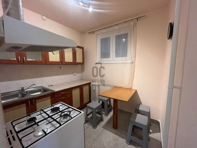 Kiadó panellakás, albérlet, Debrecenben 160 E Ft / hó, 3 szobás