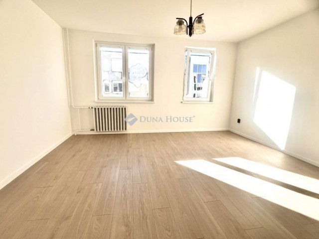 Eladó panellakás, Hajmáskéren 19 M Ft, 1 szobás