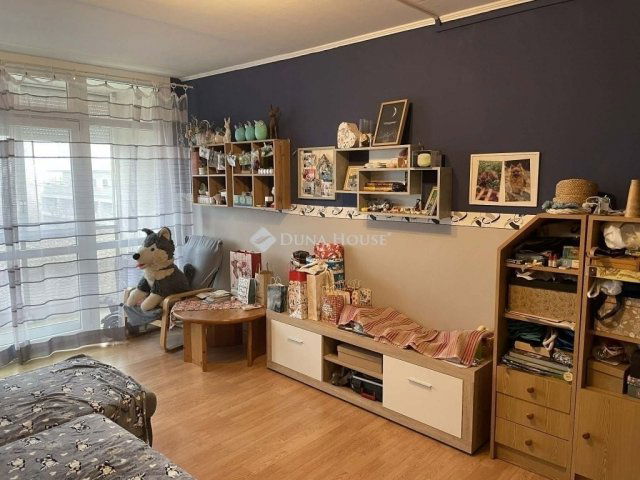 Eladó panellakás, Pécsett 54.99 M Ft, 2 szobás