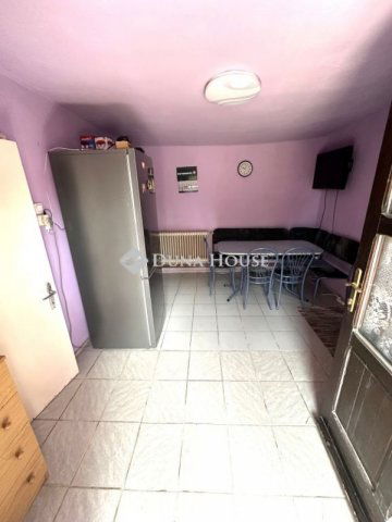 Eladó családi ház, Izsákon 16.5 M Ft, 2 szobás