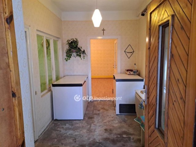 Eladó családi ház, Abasáron 25 M Ft, 2 szobás