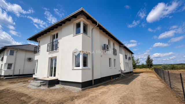 Eladó téglalakás, Mendén 79.9 M Ft, 4 szobás