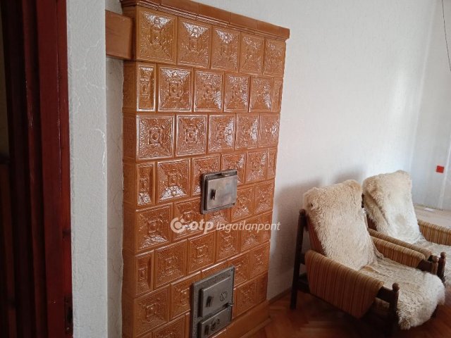 Eladó családi ház, Karácsondon 38 M Ft, 4 szobás