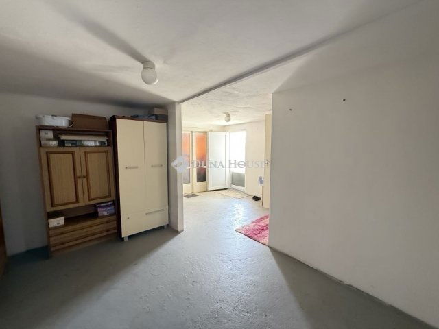 Eladó családi ház, Pécsett 115 M Ft, 4 szobás