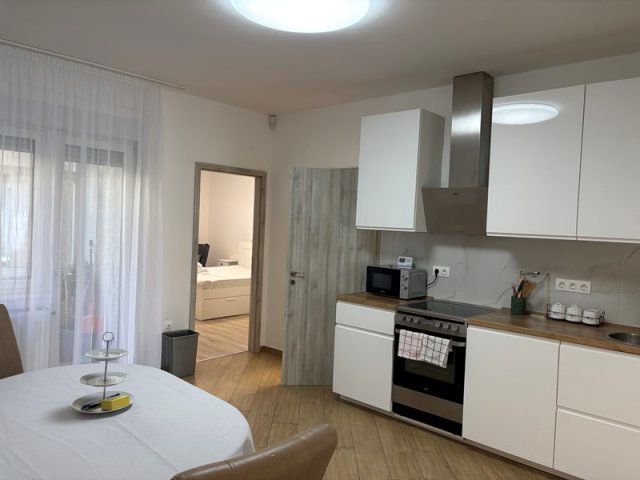 Kiadó téglalakás, albérlet, Pécsett, Rákóczi úton, 4 szobás