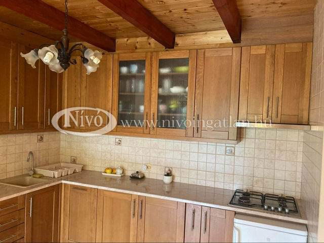 Eladó családi ház, Csopakon 119.9 M Ft, 2 szobás