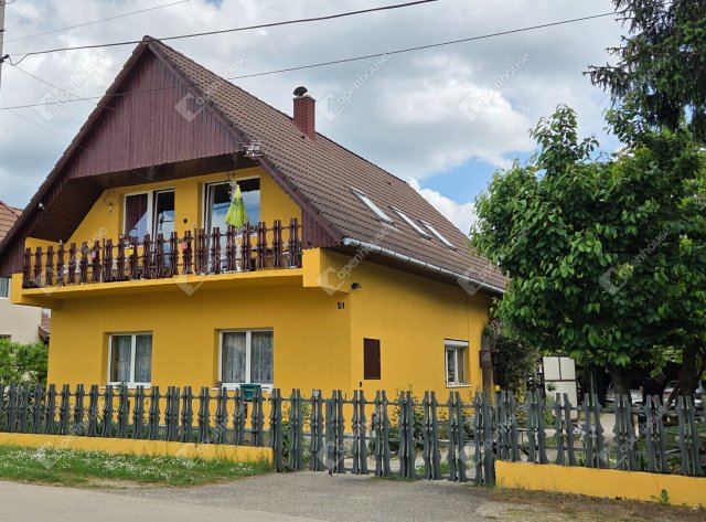 Eladó családi ház, Siófokon 145 M Ft, 10 szobás