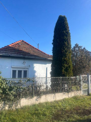 Eladó családi ház, Tiszalúcon 6 M Ft, 2 szobás