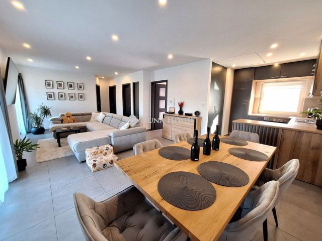 Eladó családi ház, Kecskeméten 89.99 M Ft, 3 szobás