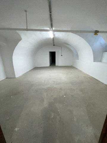 Eladó ipari ingatlan, Pécsett, Búza téren 30.99 M Ft, 5 szobás