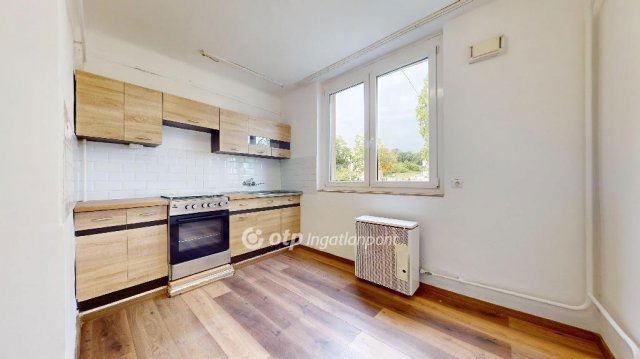 Eladó téglalakás, Kazincbarcikán 20 M Ft, 1 szobás