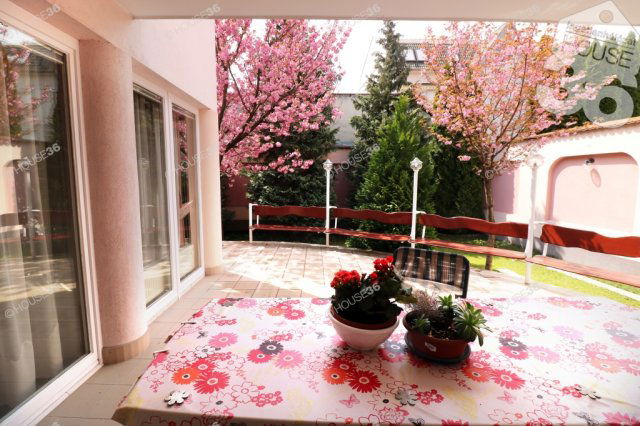 Eladó családi ház, Kecskeméten 200 M Ft, 6 szobás