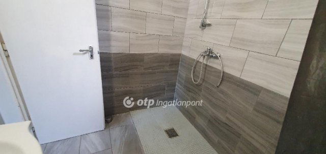 Eladó családi ház, Devecseren 18.9 M Ft, 2 szobás