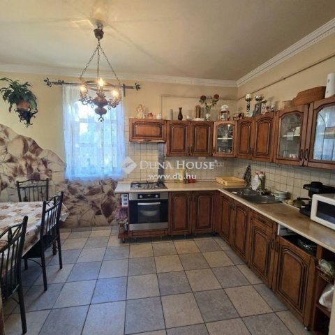 Eladó családi ház, Kecskeméten 89.9 M Ft, 4 szobás