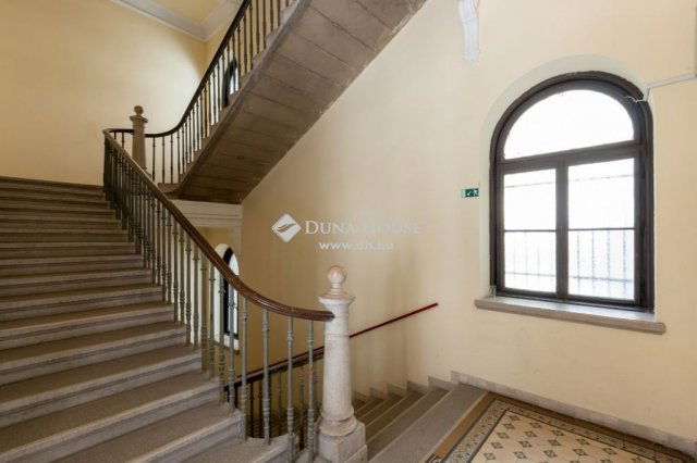 Eladó téglalakás, Budapesten, V. kerületben 169 M Ft, 10 szobás