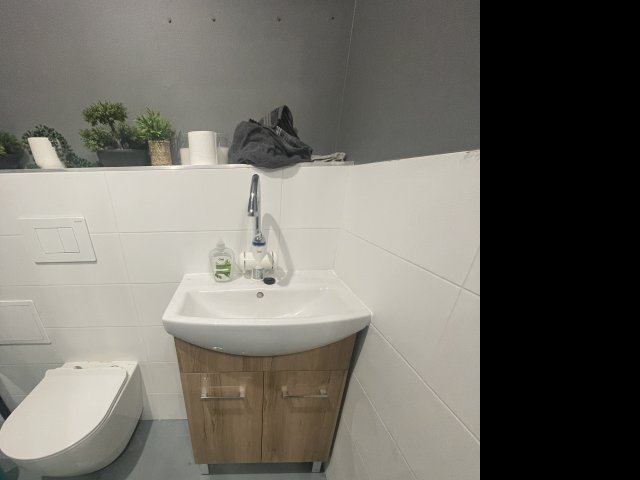 Eladó üzlethelyiség, Tiszaújvárosban 16 M Ft, 1 szobás