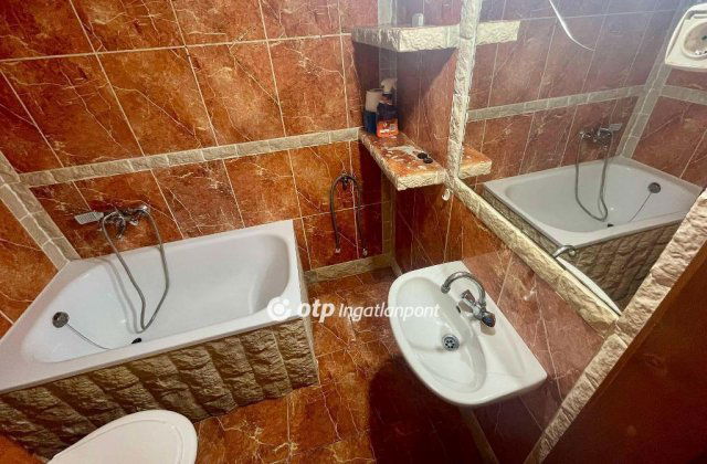 Kiadó téglalakás, albérlet, Pápán 110 E Ft / hó, 1 szobás