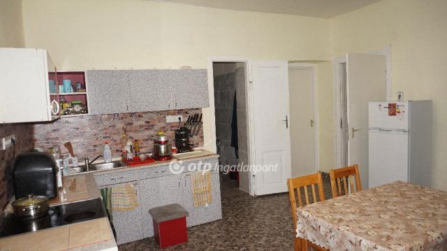 Eladó családi ház, Vácszentlászlón 46 M Ft, 41+1 szobás