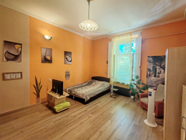 Eladó téglalakás, Szegeden, Maros utcában 34.99 M Ft, 1 szobás