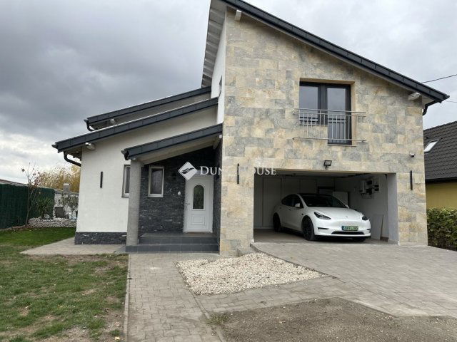Eladó családi ház, Taksonyon 285 M Ft, 4 szobás